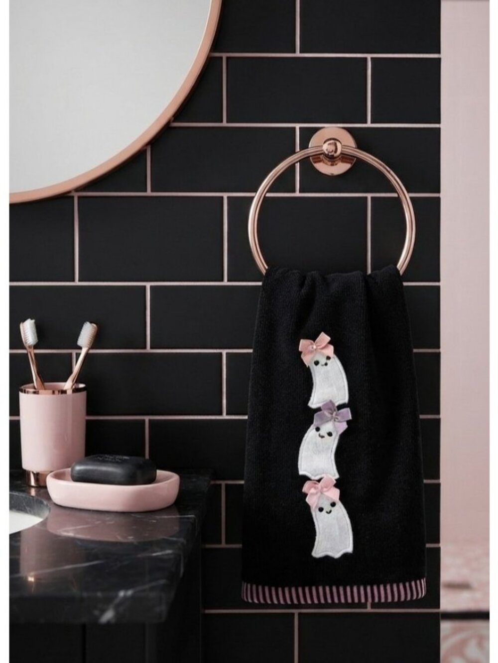 Truly Lou Halloween Hand Towels Set 2 Black Pink Ghost Bow Spooky Cute NWT - Picture 6 of 6